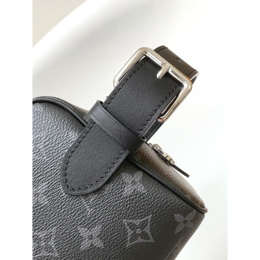 M83113 Trousse Toilette Locker Dopp Kit