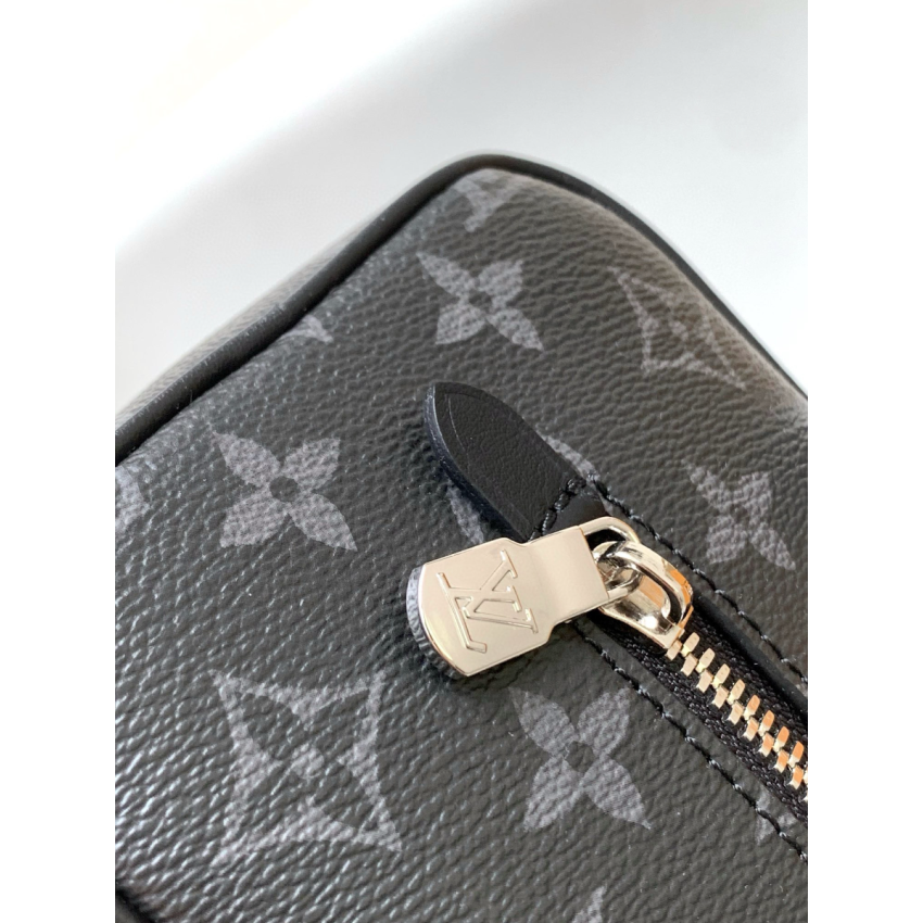 M83113 Trousse Toilette Locker Dopp Kit