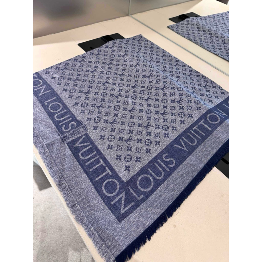 lv lock and go De*1m shawl