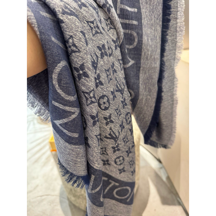 lv lock and go De*1m shawl