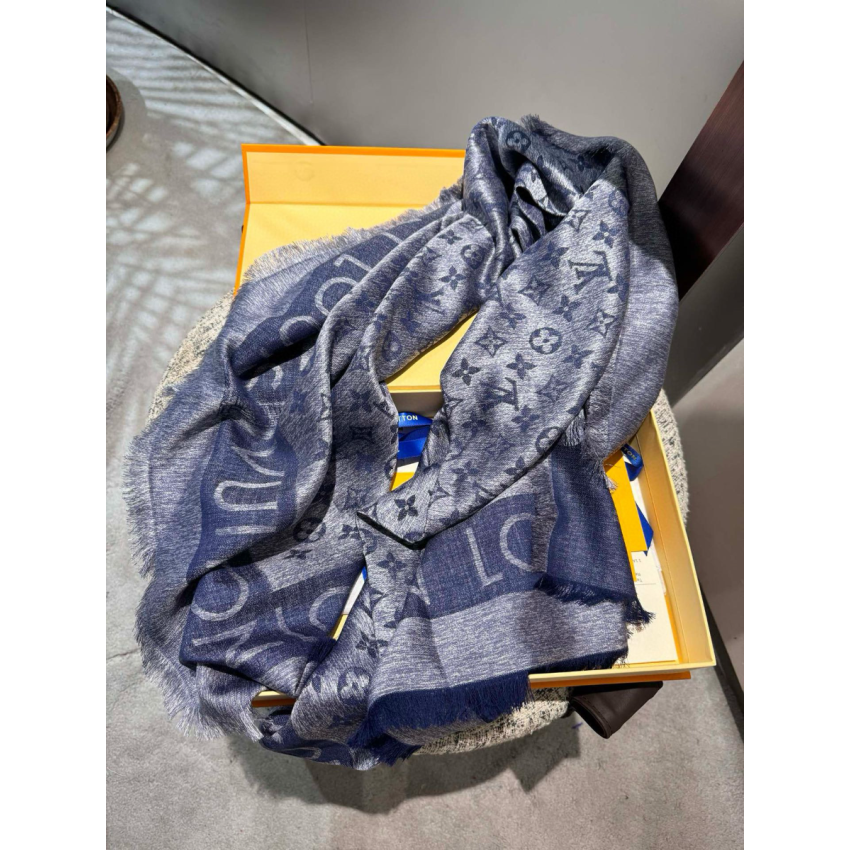 lv lock and go De*1m shawl