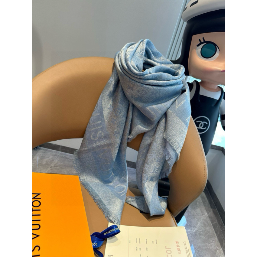 lv lock and go De*1m shawl
