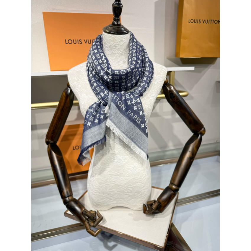 lv De*1m monogram shawl