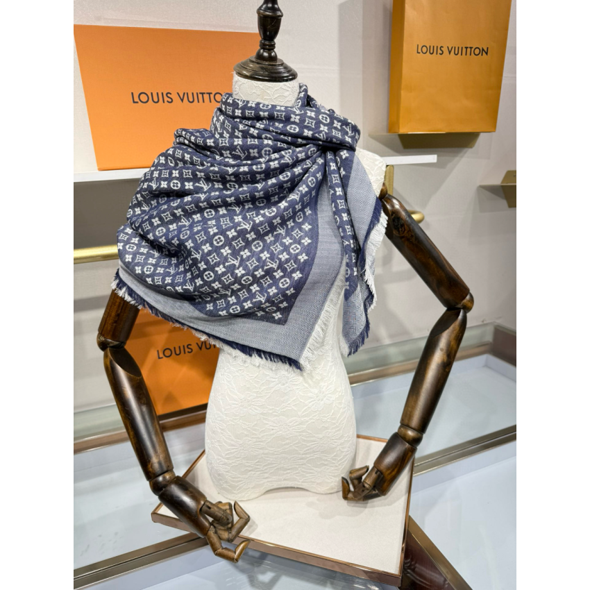 lv De*1m monogram shawl