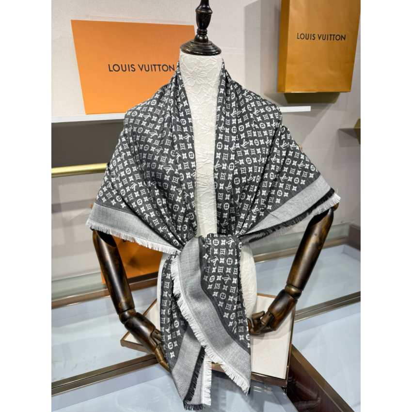 lv De*1m monogram shawl