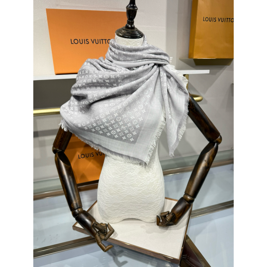 lv De*1m monogram shawl