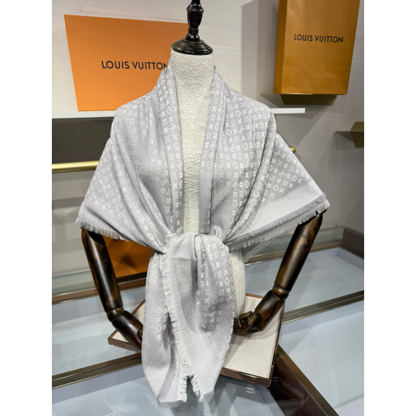 lv De*1m monogram shawl