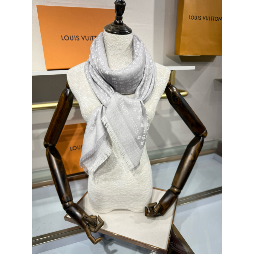 lv De*1m monogram shawl