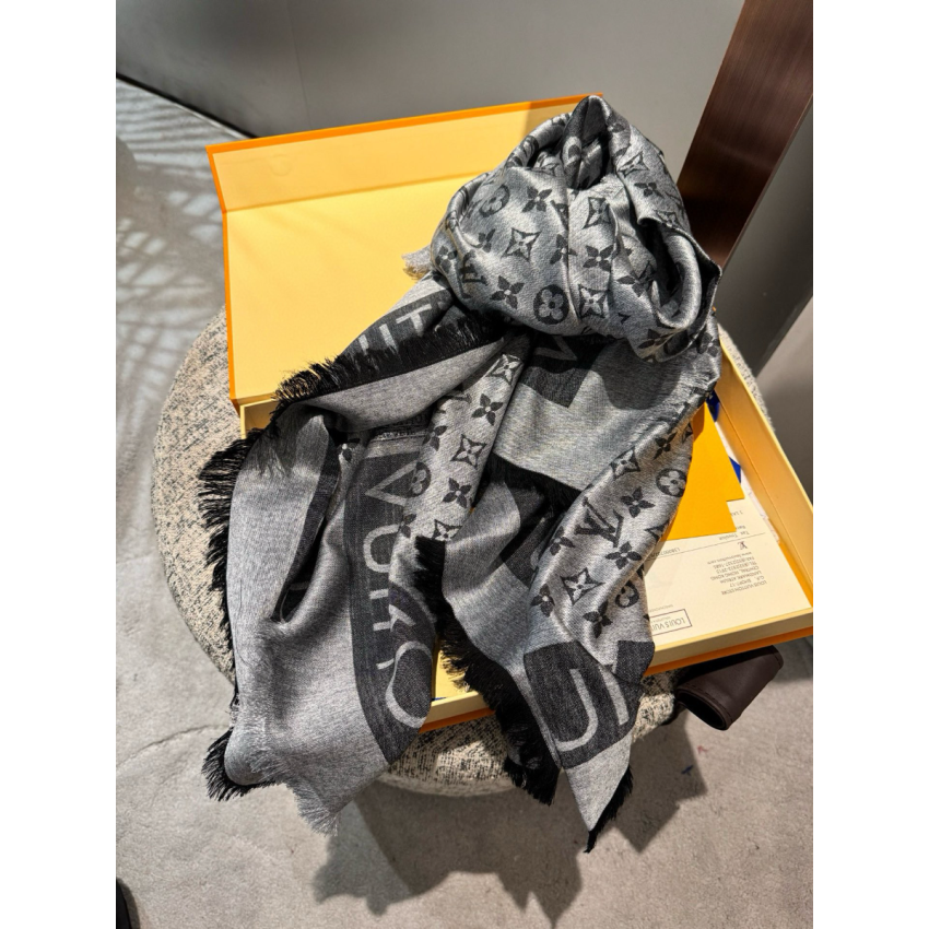 lv lock and go De*1m shawl