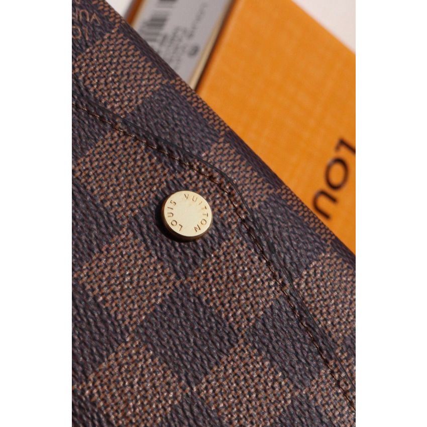 N63209 Sarah Wallet