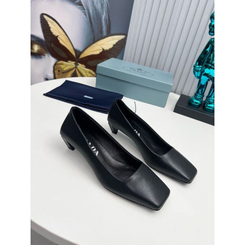 Pra*a Lady's leather shoe