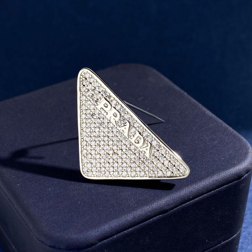Pra*a Brooch