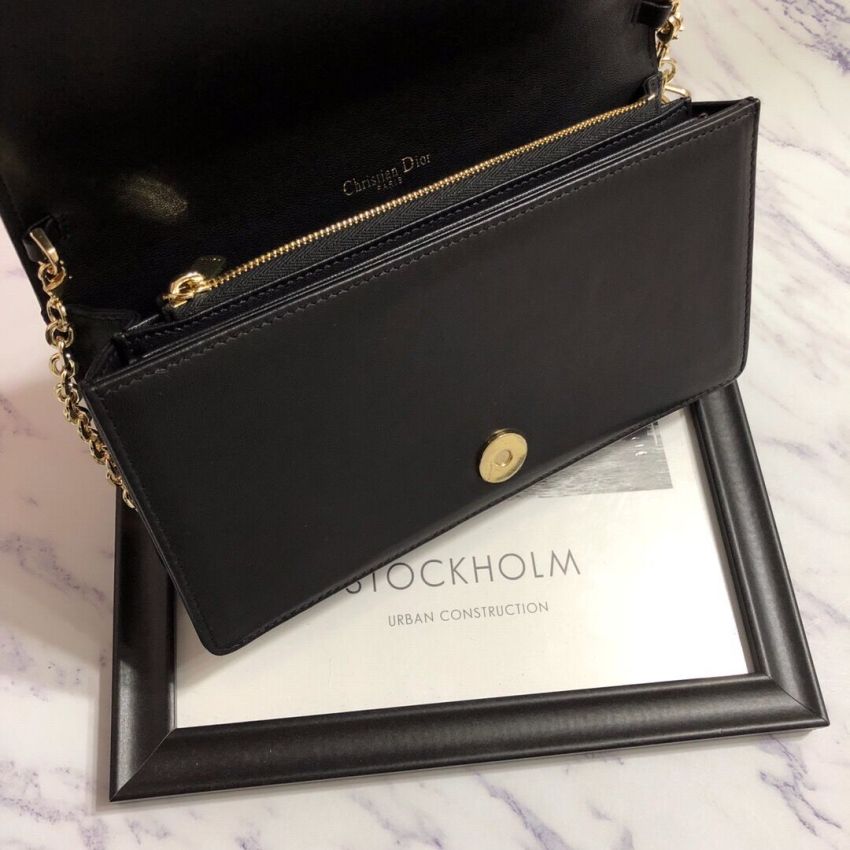 Lady D10r Pouch