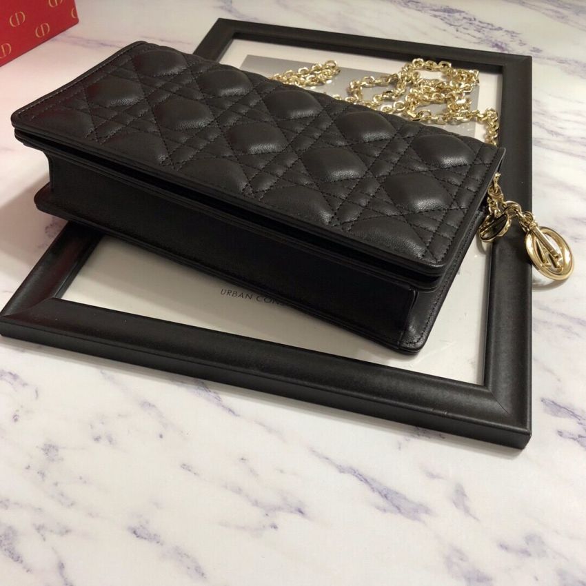 Lady D10r Pouch