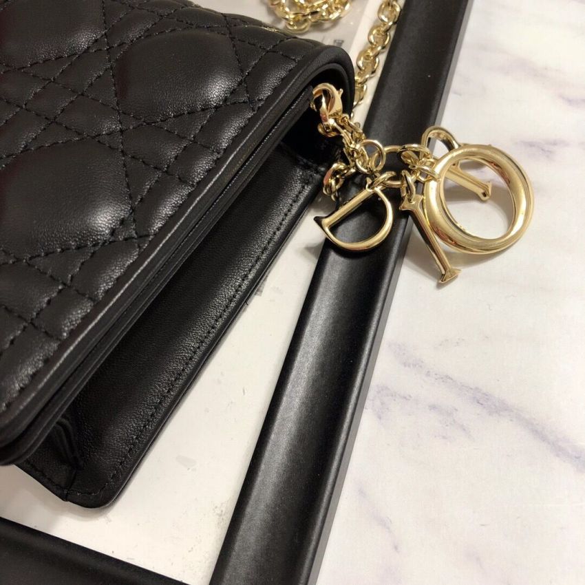 Lady D10r Pouch