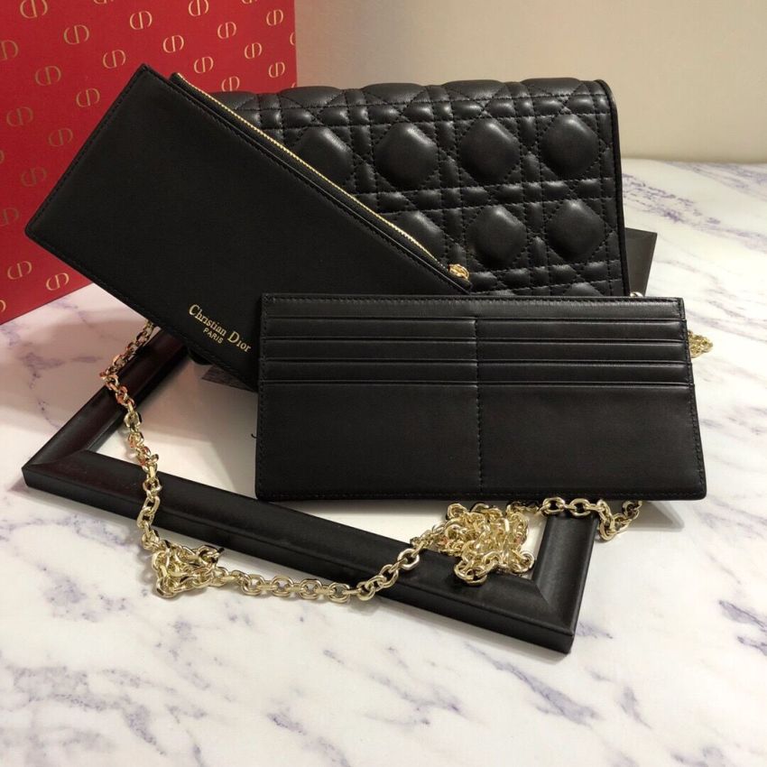 Lady D10r Pouch