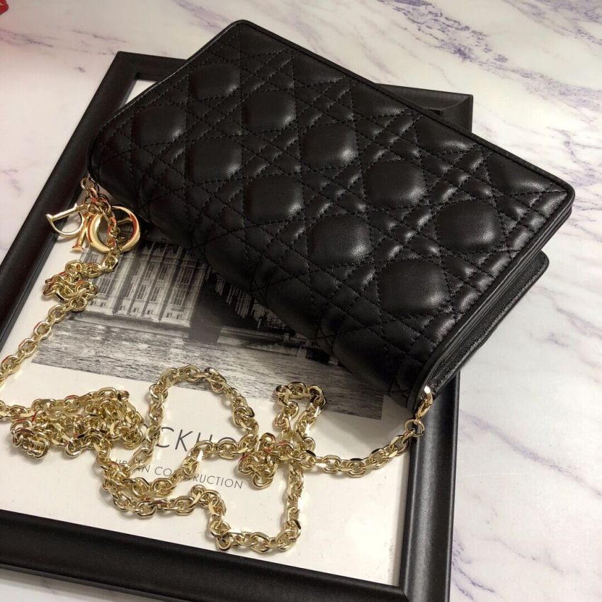Lady D10r Pouch