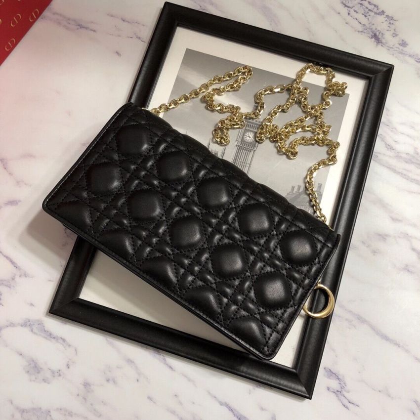 Lady D10r Pouch
