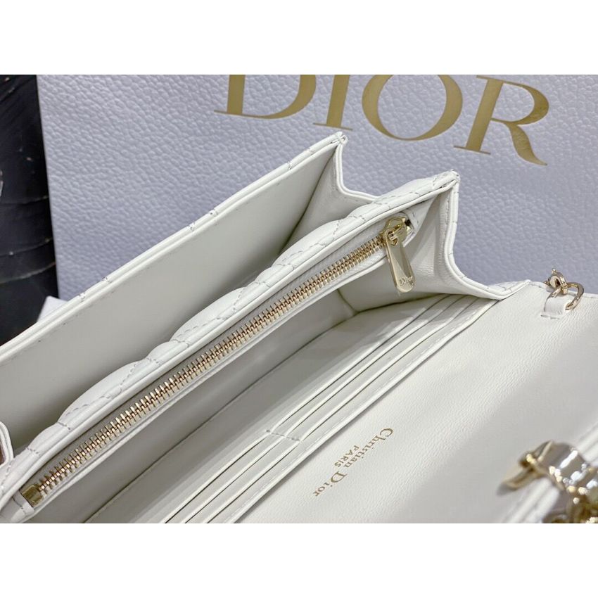 Miss D10r Chain Pouch