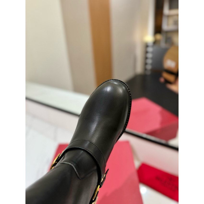 Va1e*ntin0 Ankle Leather boot, Size 35-41