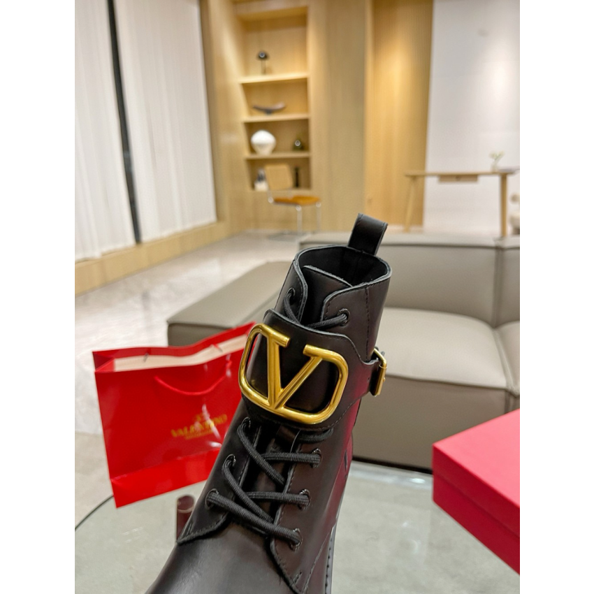 Va1e*ntin0 Ankle Leather boot, Size 35-41