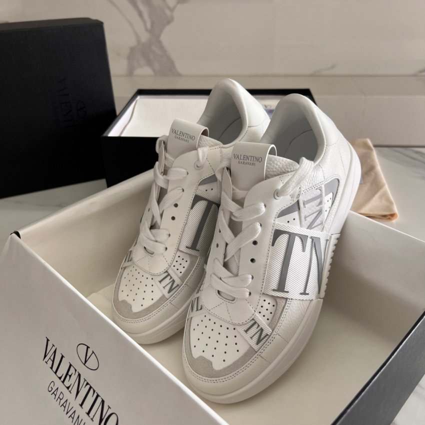 Va1e*ntin0 Unisex Sneaker, Size 35-45