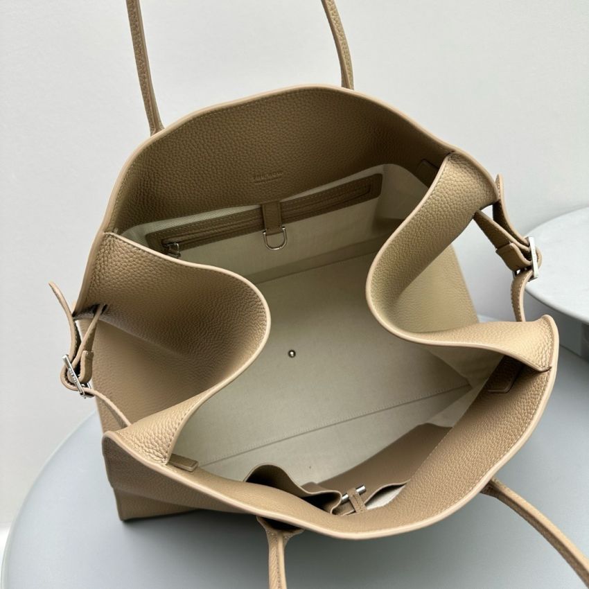 The R0w Soft Margaux 17 Bag in Leather