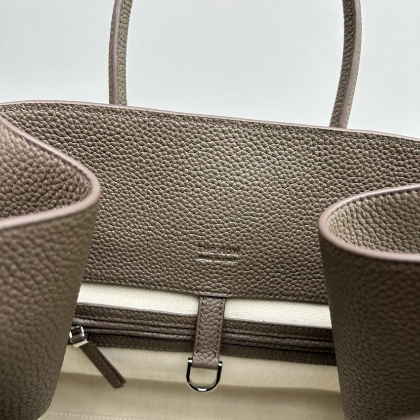 The R0w Soft Margaux 15 Bag in leather-Grey