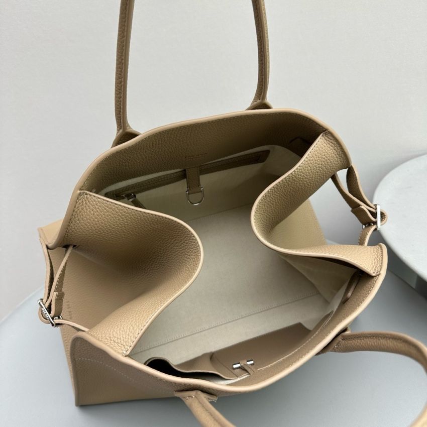 The R0w Soft Margaux 15 Bag in leather-Taupe